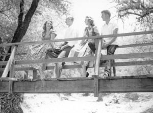 Couples-on-Bridge-FX-640 