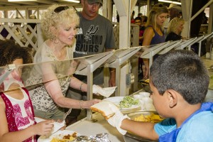 Frankie Blaylock Hardy in meal line (1 of 1)FX     