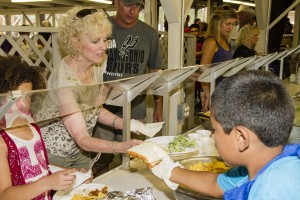 Frankie Blaylock Hardy in meal line (1 of 1)FX     