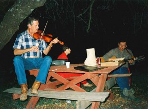 Dub-Whittenburg-plays-the-fiddle-640 